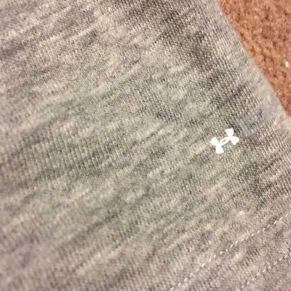 3/$25 NWT Under Armour Fitted Gray T Shirt Sz S - Picture 6 of 6